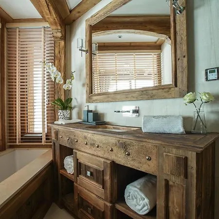 Luxury At Chalet Jacuzzi And Sauna